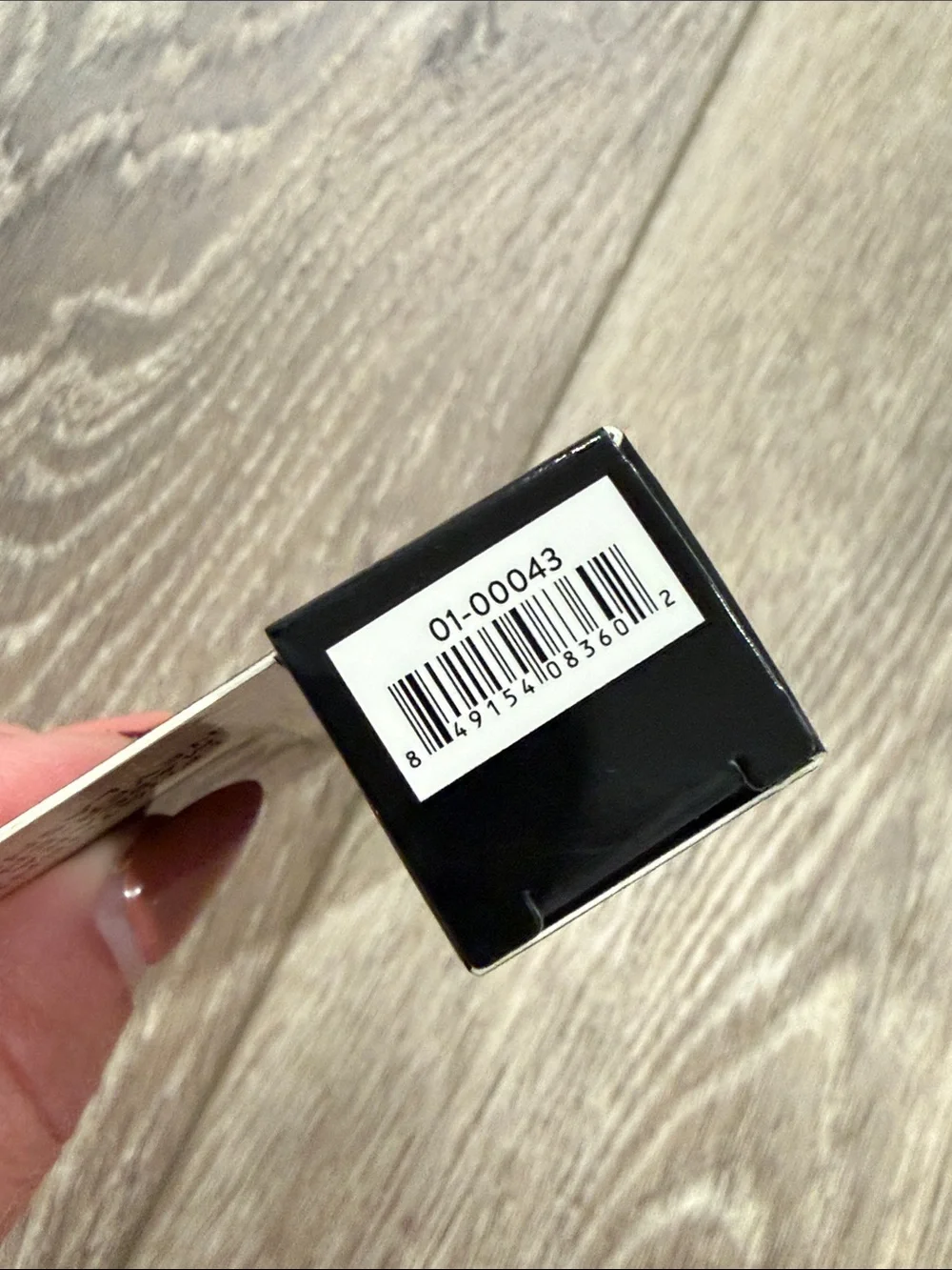 Laura Geller On & On Lashes Lengthening Mascara – Black with Gold Accents
